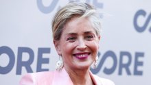 Zahvalna na svim nesavršenostima: Sharon Stone u sedmom desetljeću života ostavila sve bez riječi fotografijom u toplesu