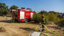 Buknuo požar na Mosoru iznad Omiša, gasi 50-ak vatrogasaca uz pomoć kanadera