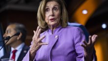 Pelosi se nasmijala na pitanje o sankcijama Kine protiv njezine obitelji: 'Koga briga?'