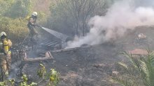 [FOTO] Brzom akcijom vatrogasaca ugašen požar u Splitu, gorjelo je na Mertojaku