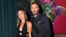 Victoria Beckham jednostavno ne griješi: Ova chic haljina francuskog modnog diva stoji joj očaravajuće