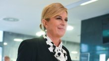 Kolinda Grabar Kitarović javila se s godišnjeg odmora: Sportska majica i maskirne hlače naglasili njezinu fit figuru