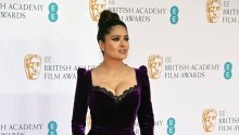 Ima 55, a njezine fotografije u bikiniju nemaju konkurenciju: Salma Hayek u ljetnom izdanju izgleda fenomenalno