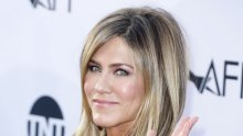 Kakvo tijelo! Jennifer Aniston oduševljava fantastičnom figurom u badiću