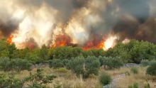 [FOTO/VIDEO] Požar kod Šibenika pod nadzorom: Nema otvorene vatre koja je izvan kontrole, na požarištu tri Air Tractora