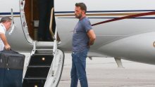 Nakon vjenčanja otišao na put s prijateljem: Vidno umoran i iscrpljen Ben Affleck snimljen u zračnoj luci