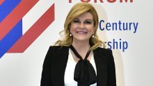 U plavo-žutoj kombinaciji: Kolinda Grabar-Kitarović u bojama Ukrajine čestitala dan neovisnosti te zemlje