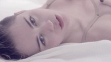 Miley Cyrus podijelila svoj toples s internetom