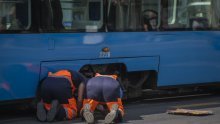 [FOTO] Gužva u Zagrebu, tramvaj iskočio iz tračnica