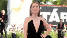 Tko bi joj dao 61 godinu: Julianne Moore u haljini dramatičnog dekoltea kakav se rijetko viđa