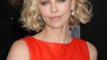 Charlize Theron pohvalila penis Michaela Fassbendera