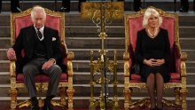 [FOTO] Povijesni prizor: Kralj Charles III. i kraljica Camilla prvi put na tronu, a evo u čemu se razlikuju njihova prijestolja