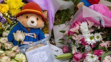 Ožalošćeni u Britaniji zamoljeni da ne ostavljaju 'Paddington sendviče' za kraljicu