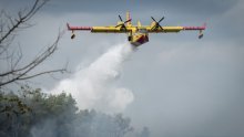 Lokaliziran požar kod Poljica na Hvaru, vatrogasci ostaju dežurati cijelu noć