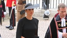 Meghan Markle poznatim parom naušnica odala počast kraljici Elizabeti