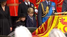 Mnogima su princ George i princeza Charlotte jučer slomili srca: Evo zašto je to bila njihova prva i najvažnija uloga