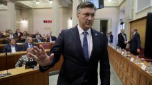 Plenković nakon aktualca govorio o privatizaciji Ine i dronu nad kninskom vojarnom