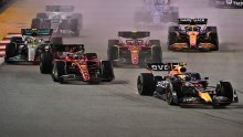 [FOTO] Sergio Perez najbolje se snašao na kišnoj stazi u Singapuru te na kraju iznenađujuće pobijedio ispred dva Ferrarija