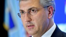 Plenković: Bitno je da se sve vezano uz INA-u rasvijetli, a oporba ima udruženu operaciju, pjeva pjesmice i želi srušiti Vladu