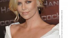 Charlize Theron ne može bez uvijača za trepavice