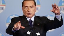 Berlusconi pripremio videoporuku o padu vlade