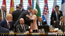 [VIDEO] Ursula von der Leyen oduševila se kada je vidjela Plenkovića, pogledajte kako ga je pohrlila pozdraviti