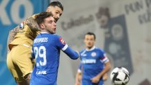 [VIDEO/FOTO] Nevjerojatna utakmica u Koprivnici. Hajduk nakon dva gola viška i prekida spašavao bod s igračem manje, pomoćni sudac pogođen s tribina