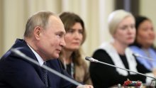 Putin: 'Rusija nije poludjela, nećemo po svijetu mahati nuklearnim oružjem kao britvom'