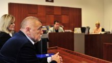 Mesić upitao Petričića je li normalan