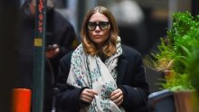 Provjereno dobra kombinacija: Mary-Kate Olsen zna da crni oversized kaput 'spašava' svaki outfit