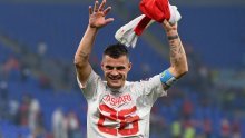 Kapetan Švicarske Granit Xhaka dresom poslije utakmice totalno razljutio Srbe, ali ni Fifa tu ne može ništa