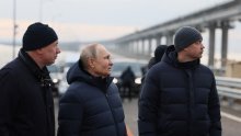 [VIDEO] Putin za volanom Mercedesa prešao preko Krimskog mosta koji je granatiran u listopadu: 'Moramo popraviti lijevu stranu'