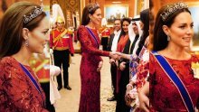 Modna reciklaža: Kate Middleton ponovila je stajling u crvenoj koji je već nosila prije dvije godine