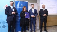 [FOTO] Plenković uručio ugovore za projekt 'Zaželi' kojim će se zaposliti gotovo 1000 žena