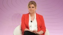 Kolinda Grabar-Kitarović napokon je kod kuće, a Božić je čestitala odjevena u baloner kakav želimo