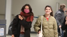 Suri je izrasla u pravu slatkicu: Osmijeh na tatu Toma Cruisea, a dobar stil na stylish majku Katie Holmes