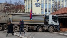 Međunarodne snage traže od Srba da ubrzaju uklanjanje barikada na sjeveru Kosova