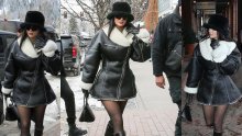 Dosta hrabro: Ima sjajne čizme i još bolju jaknu, ali stajling Kylie Jenner pažnju je privukao nečim sasvim drugim