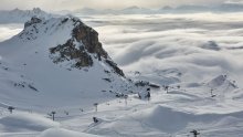 Lavina u francuskim Alpama zahvatila skijaše, jedna osoba poginula