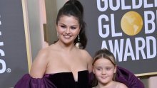 Ona je njezina najdraža pratnja na crvenom tepihu: Selena Gomez na dodjelu stigla sa 20 godina mlađom sestrom