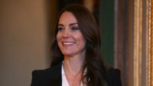 Poslovna elegancija nikad nije bila toliko chic: Kate Middleton ponovno reciklira omiljeni komad iz ormara