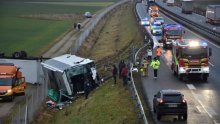 Teška prometna nesreća u Sloveniji: Rumunjski autobus sletio s ceste, troje mrtvih