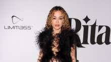 Ovaj outfit previše je čak i za nju: Rita Ora u prozirnoj haljini pokazala gaćice