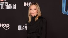 Stari li ona uopće? Michelle Pfeiffer sve je zadivila u ovom izdanju