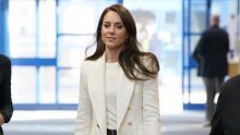 Sportska elegancija Kate Middleton: U Veja tenisicama i Zarinom sakou kojeg ima u dvije boje