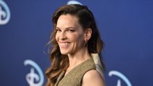 Oskarovka Hilary Swank na pragu 50-e spremna je za najveću ulogu - onu majke: 'Samo sam djevojčica iz kamp kućice koja je sanjala velike snove'