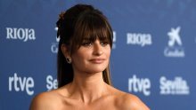 Penelope Cruz kao da ne stari: Istaknula nevjerojatnu liniju u uskoj minici koja zaustavlja dah