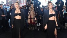 Ovaj stajling nije za svakoga: Kate Hudson zablistala je u kombinaciji koja slavi obline i privlači poglede