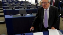 Juncker ismijao Faragea i Johnsona: Jučer ozareni, a danas tužni heroji