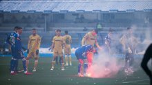 Dinamo i Hajduk zbog ružnih povika navijača i bacanja baklji na teren dobili velike novčane kazne